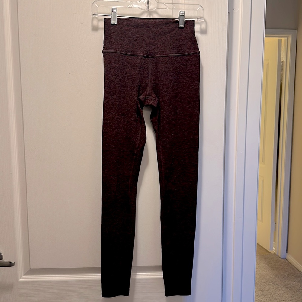 Alo Yoga High Waist Leggings in Heathered Wine Size XS